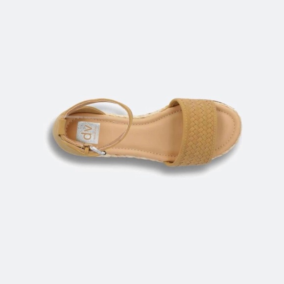 Dolce Vita Tan wedges - Picture 6 of 6